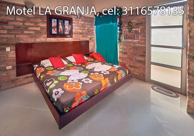 Habitación romántica con cama elegante y ambiente íntimo